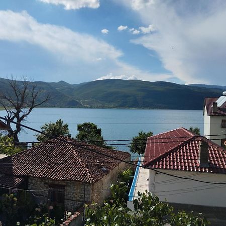 Erteo Guest House Pogradec Esterno foto
