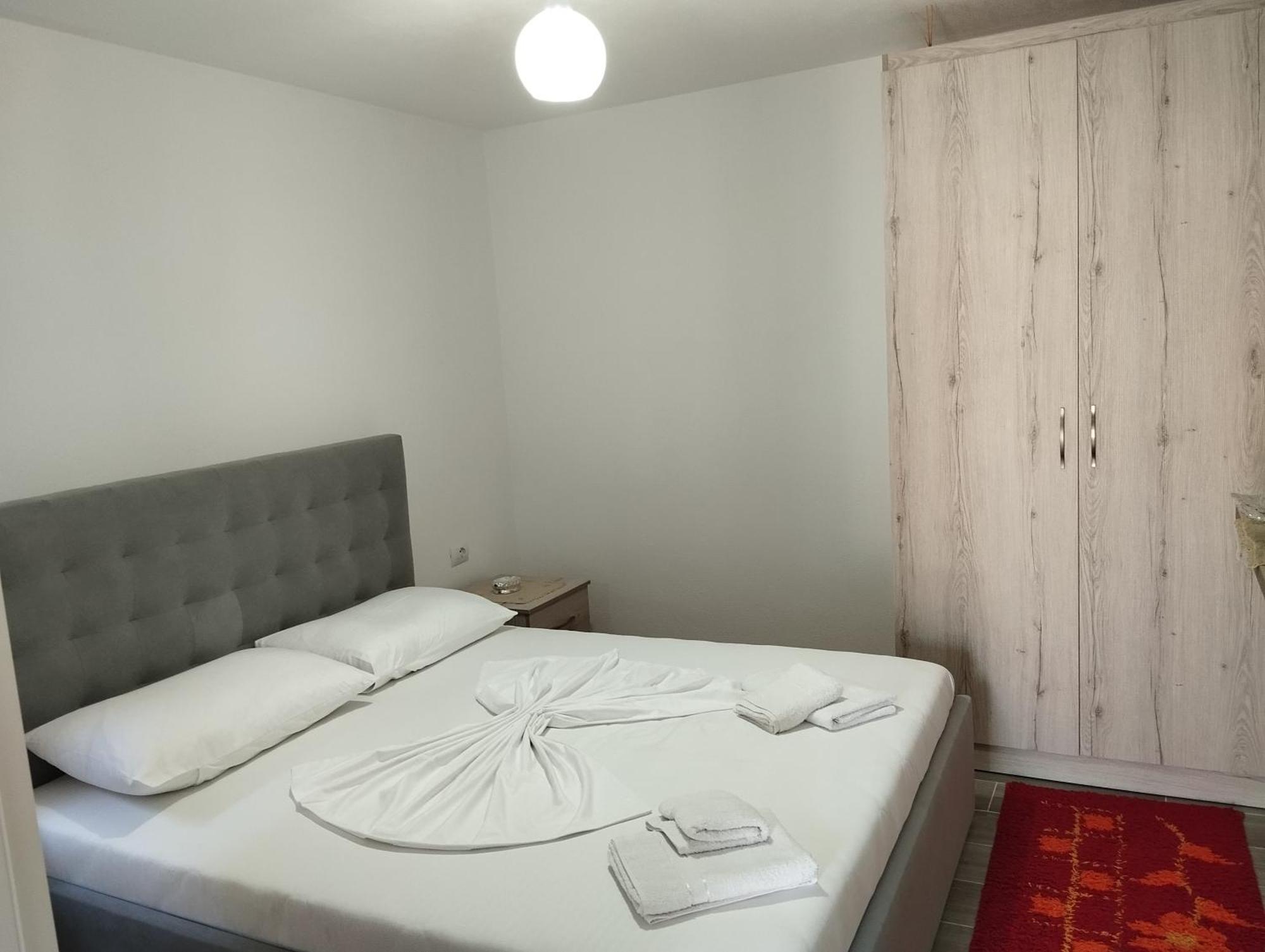 Erteo Guest House Pogradec Esterno foto